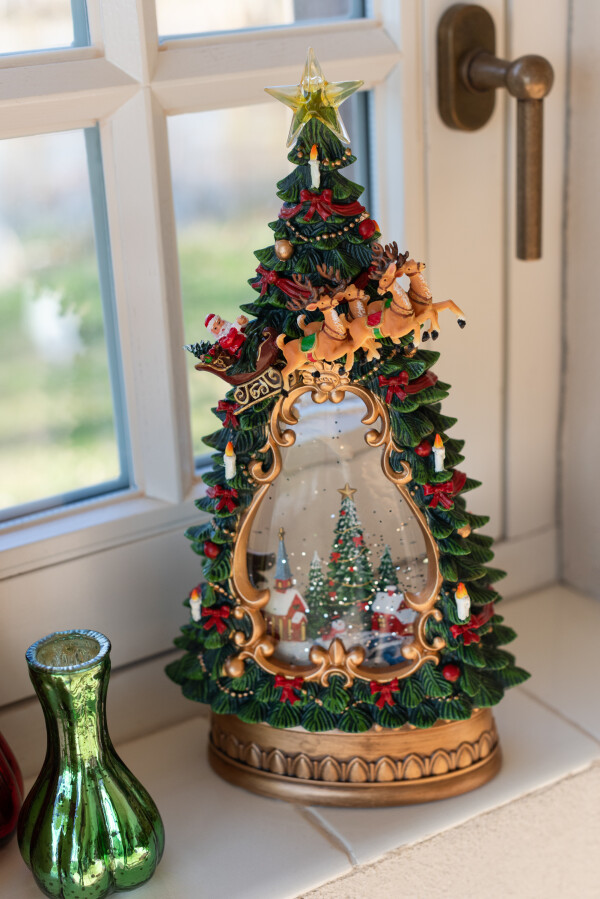 Căsuță decorativă de Crăciun cu lumini, din plastic, mix de culori (17,5x8,5x33,5 cm)